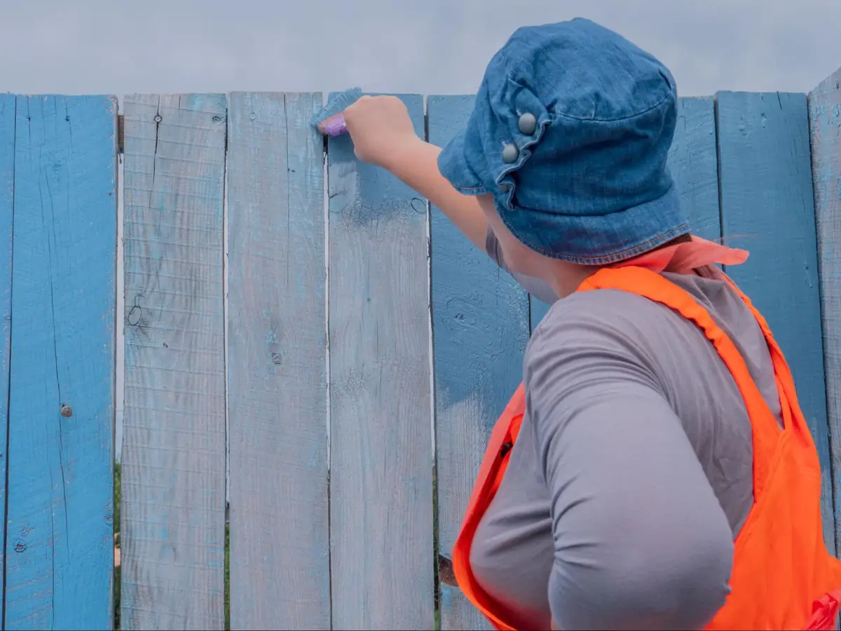 Fence Staining Services: How to Choose the Best Near You for Cost, Quality, and Maintenance