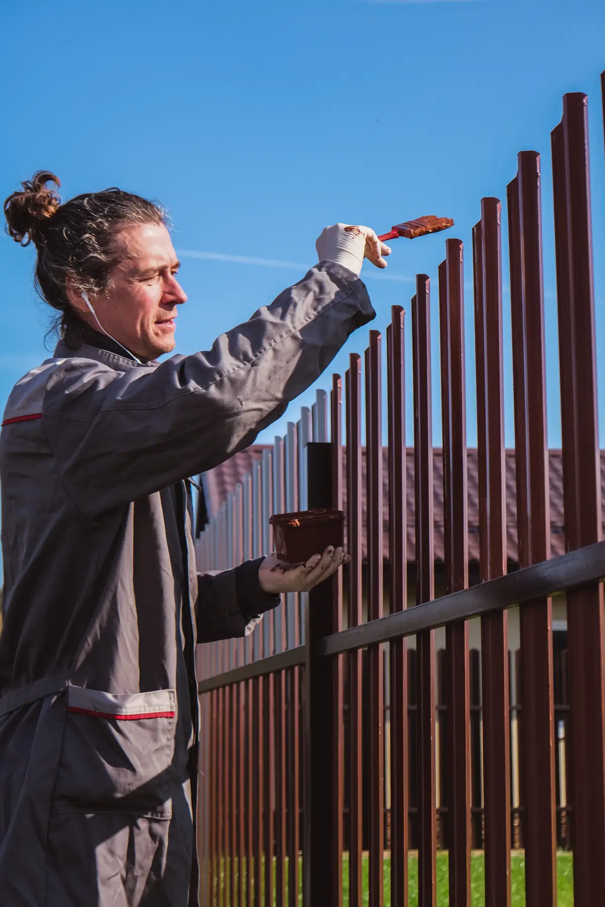 Why Does Professional Fence Staining Last Longer Than DIY?